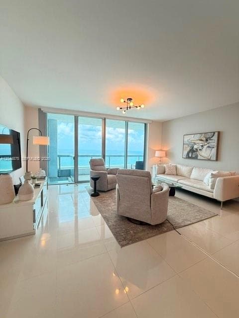 A12044875 — Miami Beach — 2