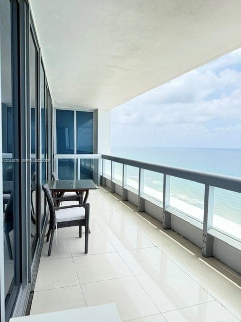 A12044875 — Miami Beach — 10