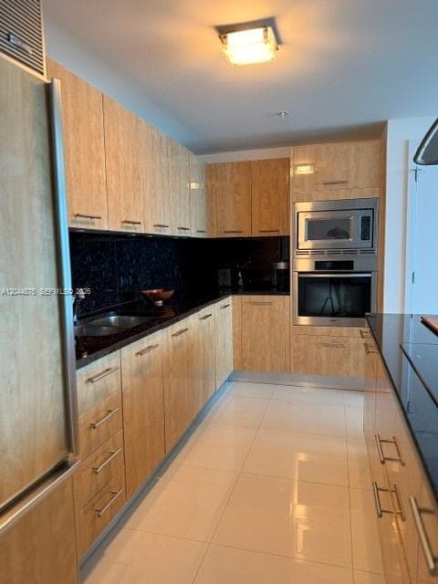 A12044875 — Miami Beach — 8