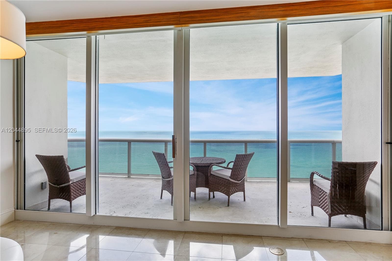 A12044895 — Miami Beach — 14