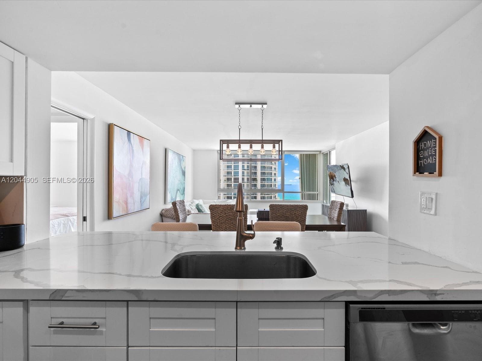 A12044905 — Miami Beach — 16
