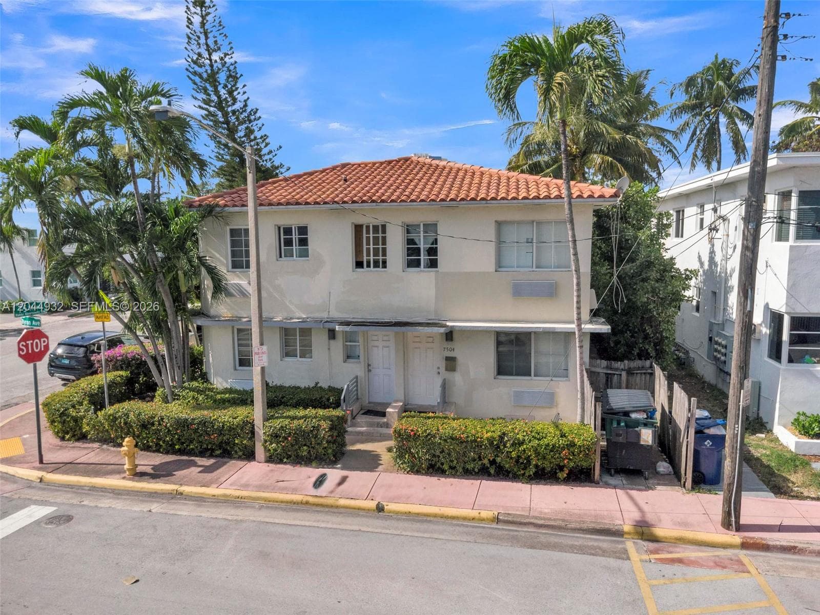 A12044932 — Miami Beach — 17