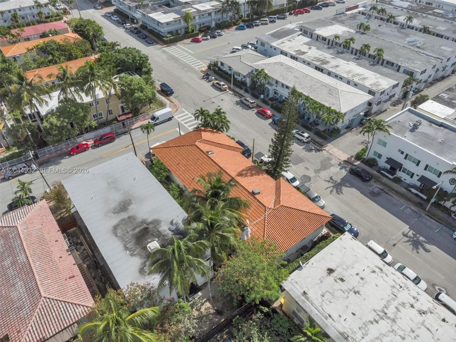 A12044932 — Miami Beach — 24