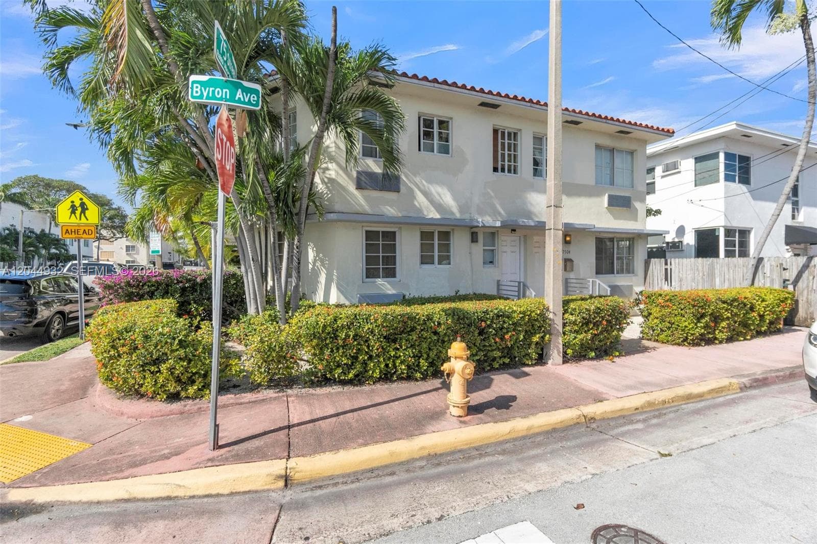 A12044932 — Miami Beach — 18