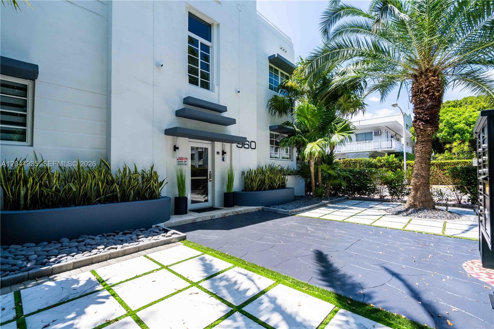 A12044935 — Miami Beach — 2