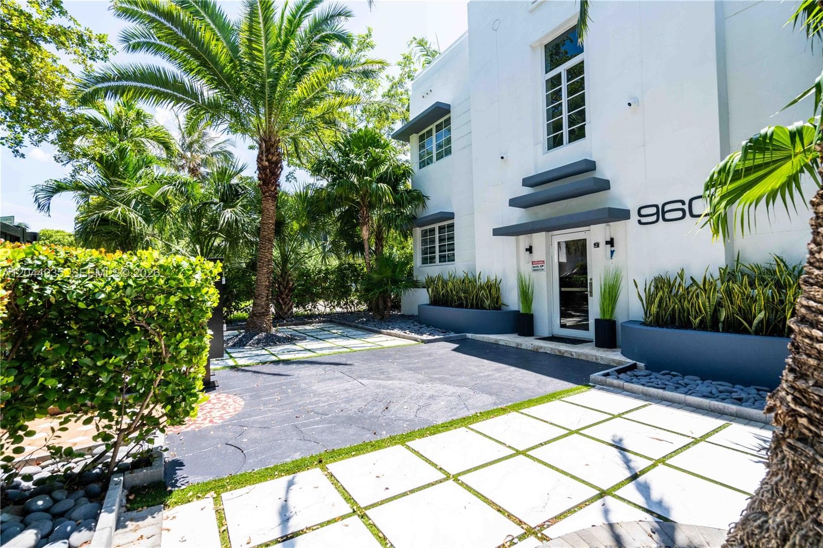 A12044935 — Miami Beach — 22