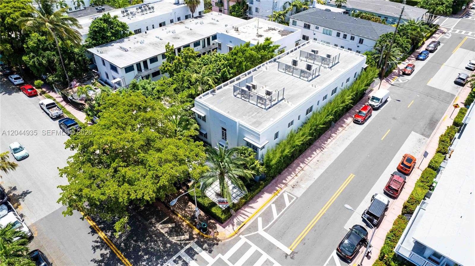 A12044935 — Miami Beach