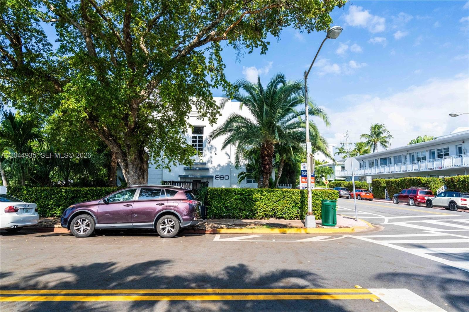 A12044935 — Miami Beach — 10