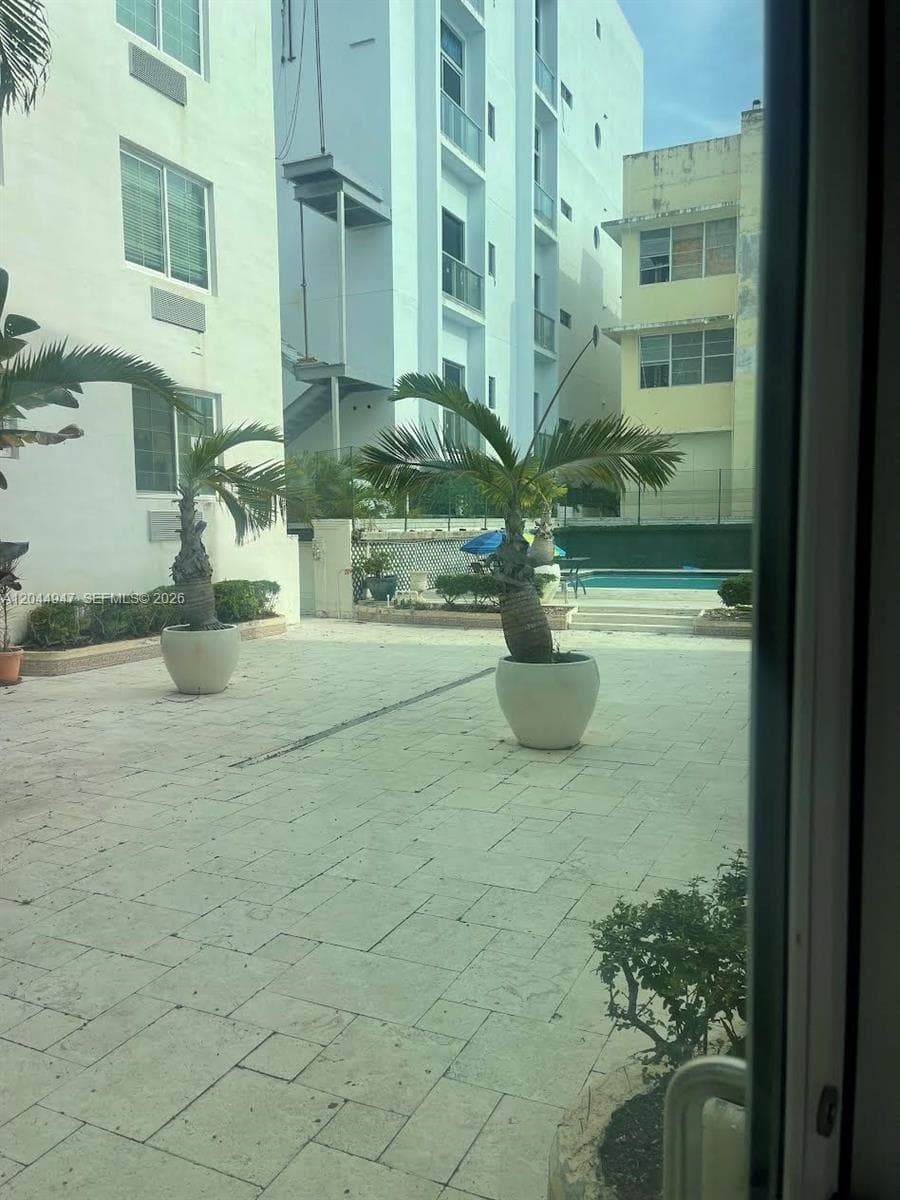 A12044947 — Miami Beach — 13
