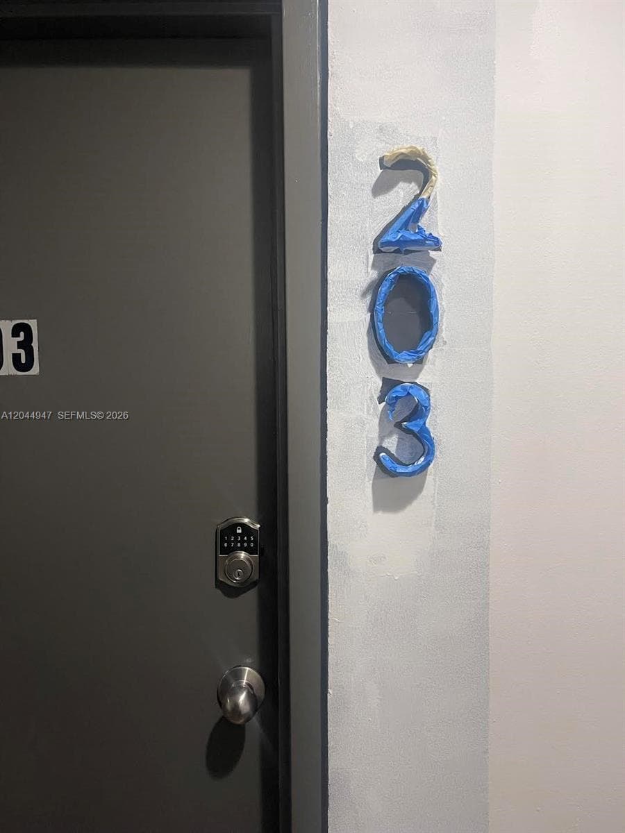 A12044947 — Miami Beach — 9