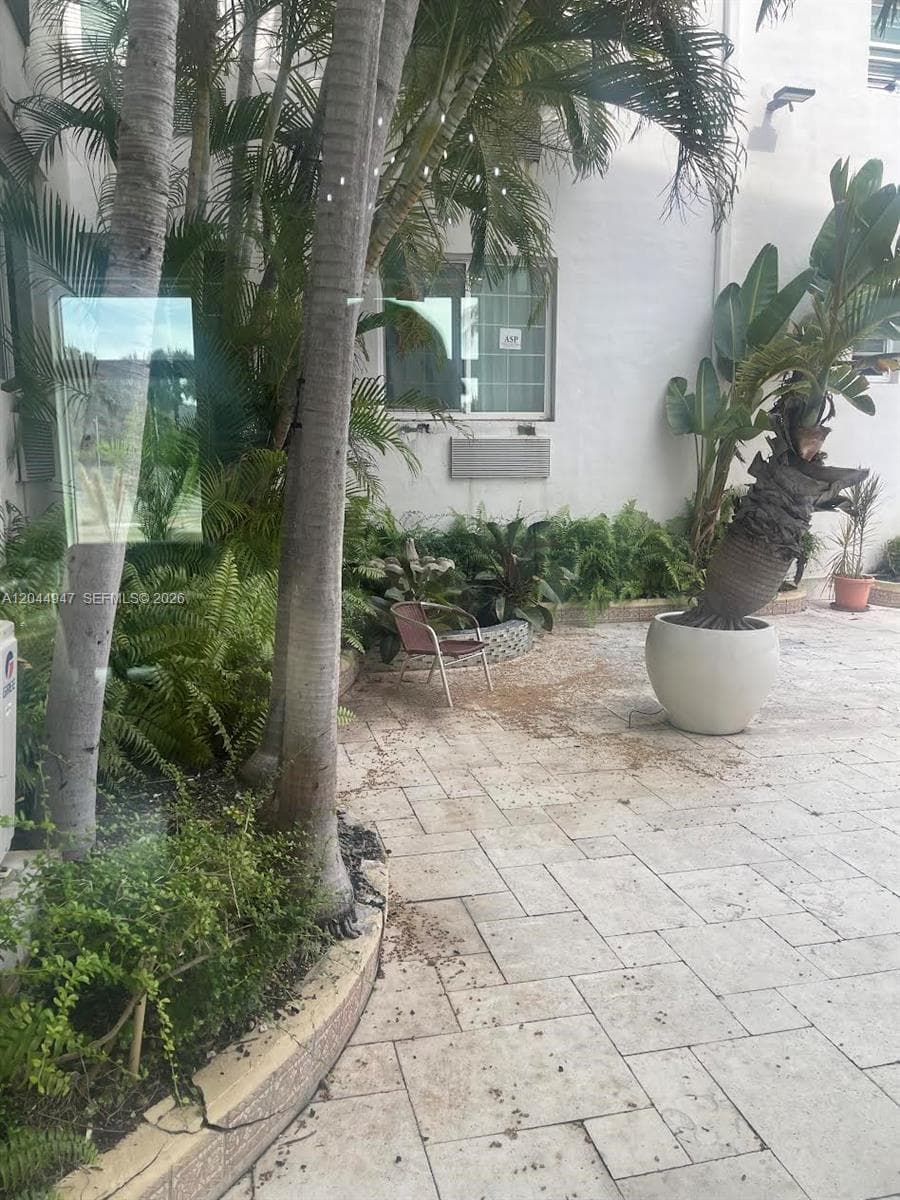 A12044947 — Miami Beach — 14