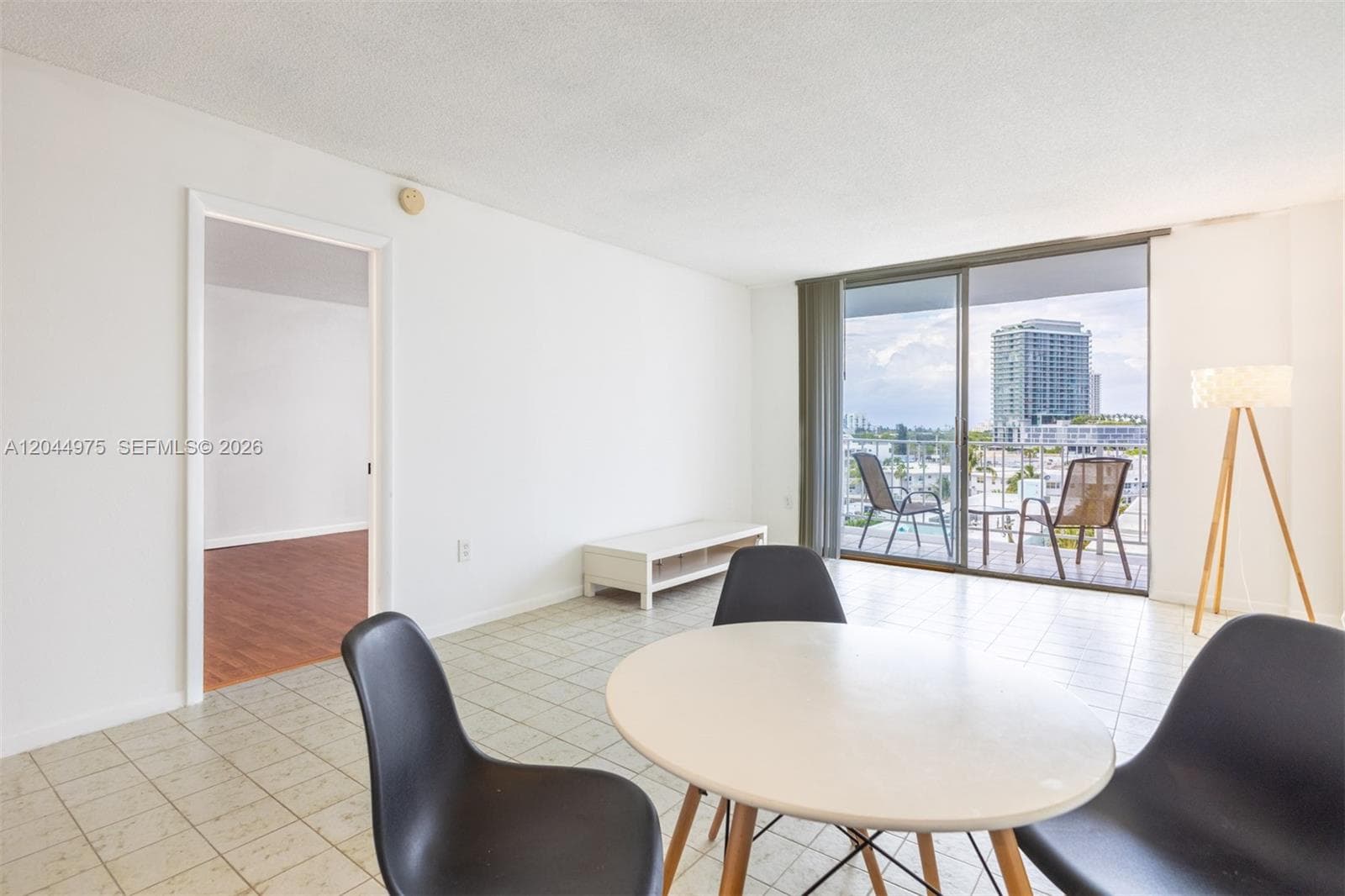A12044975 — Miami Beach — 7