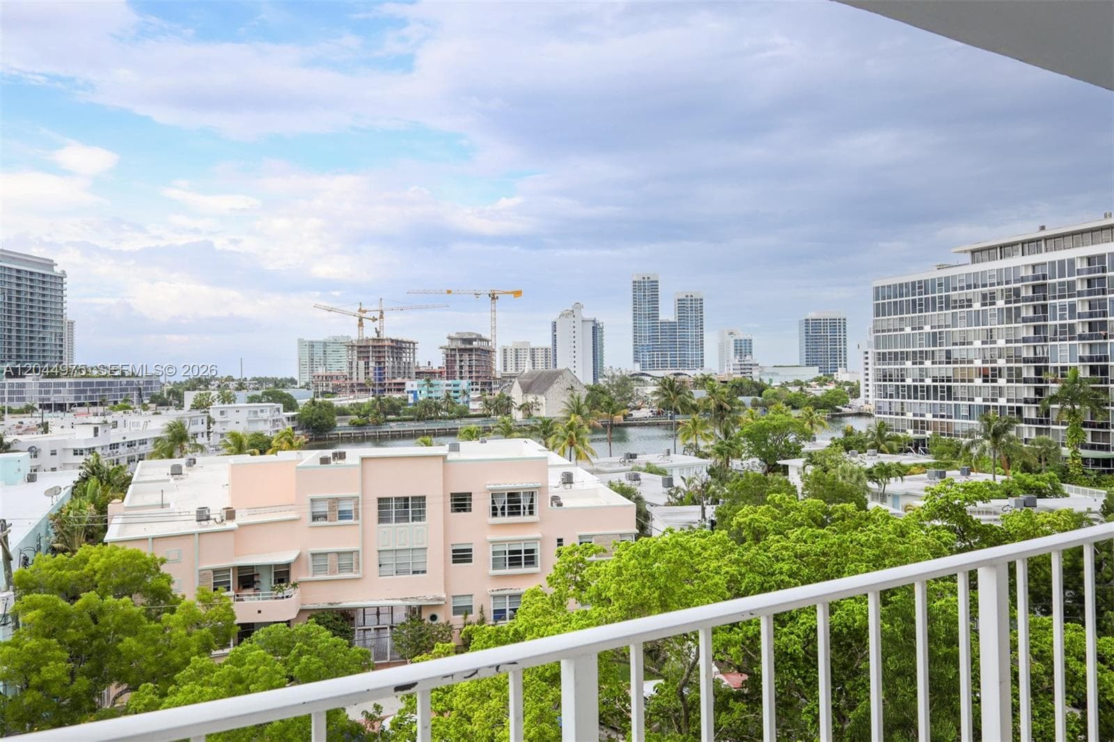 A12044975 — Miami Beach — 3