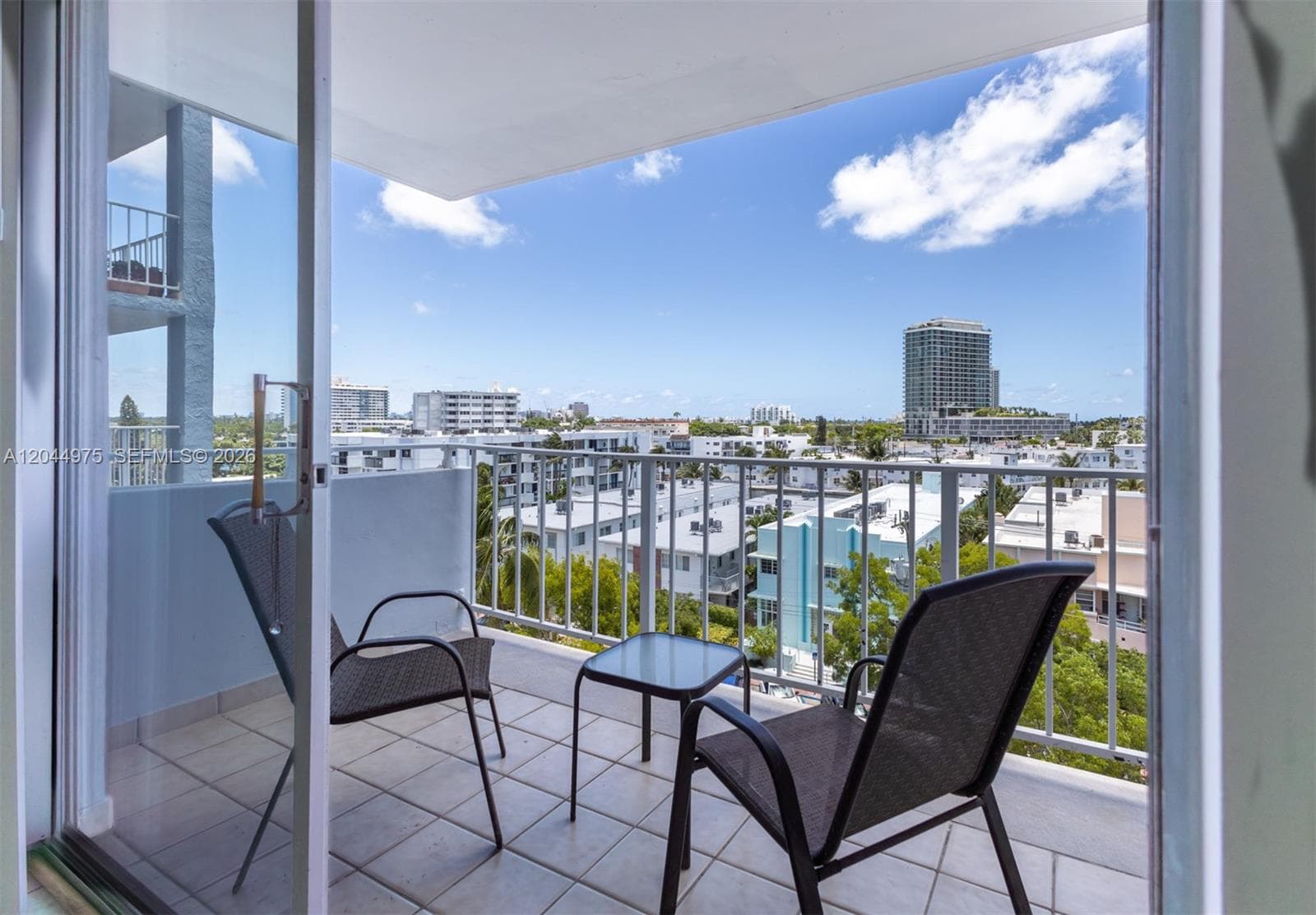 A12044975 — Miami Beach — 18