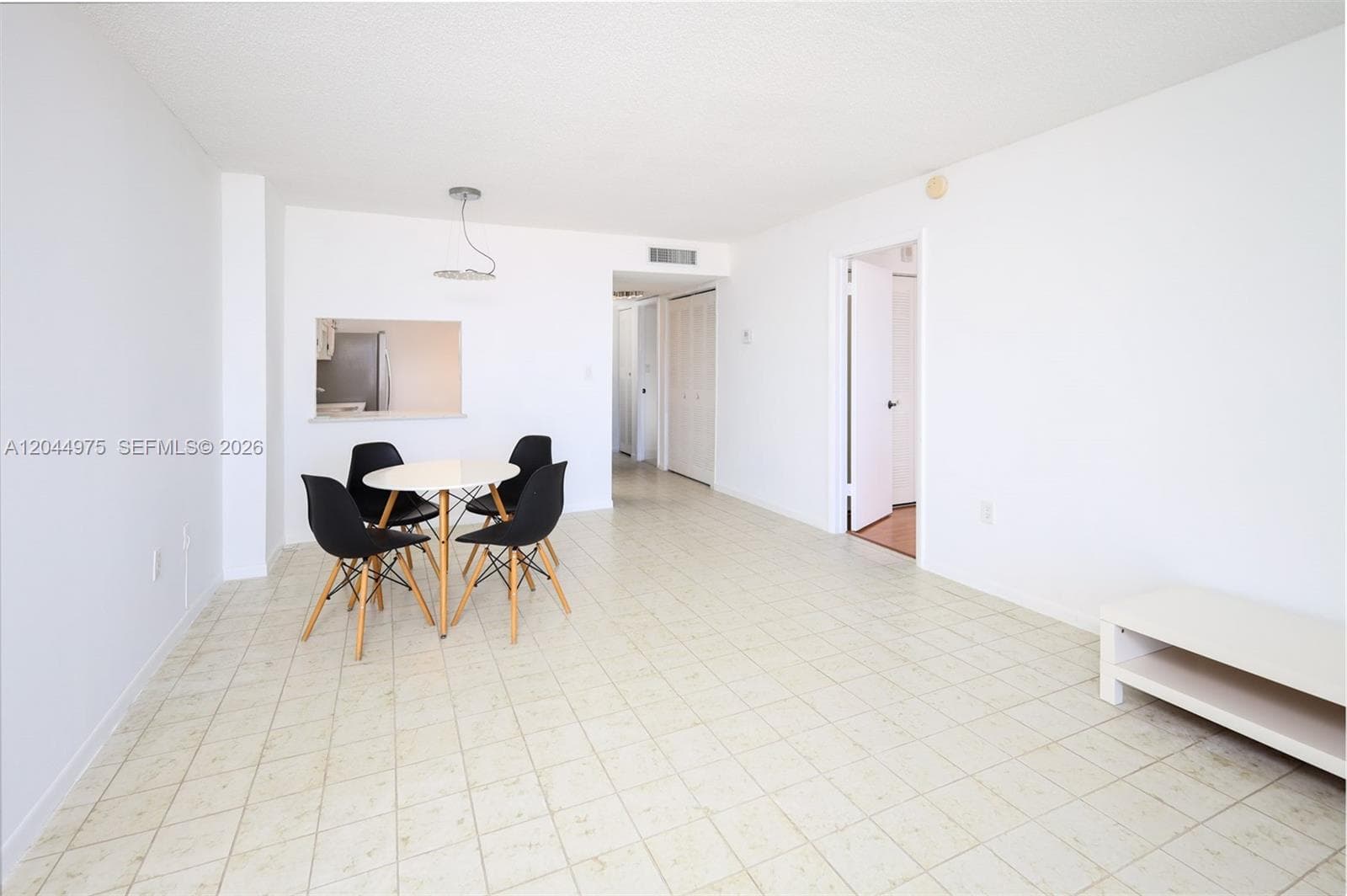 A12044975 — Miami Beach — 15