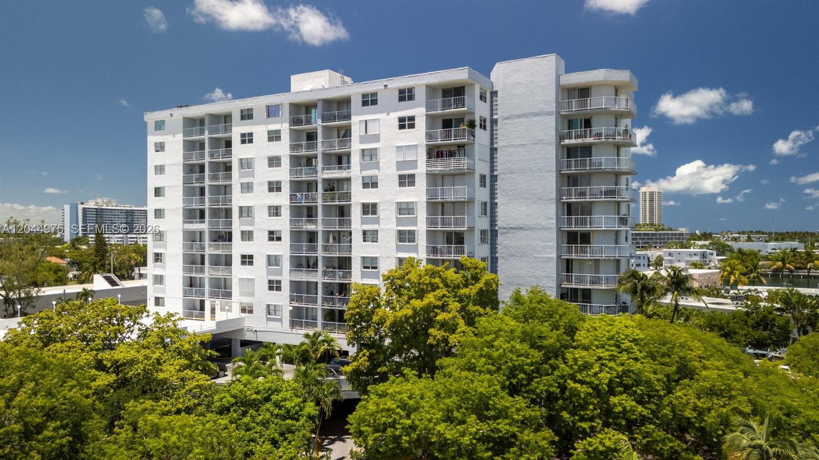 A12044975 — Miami Beach — 19