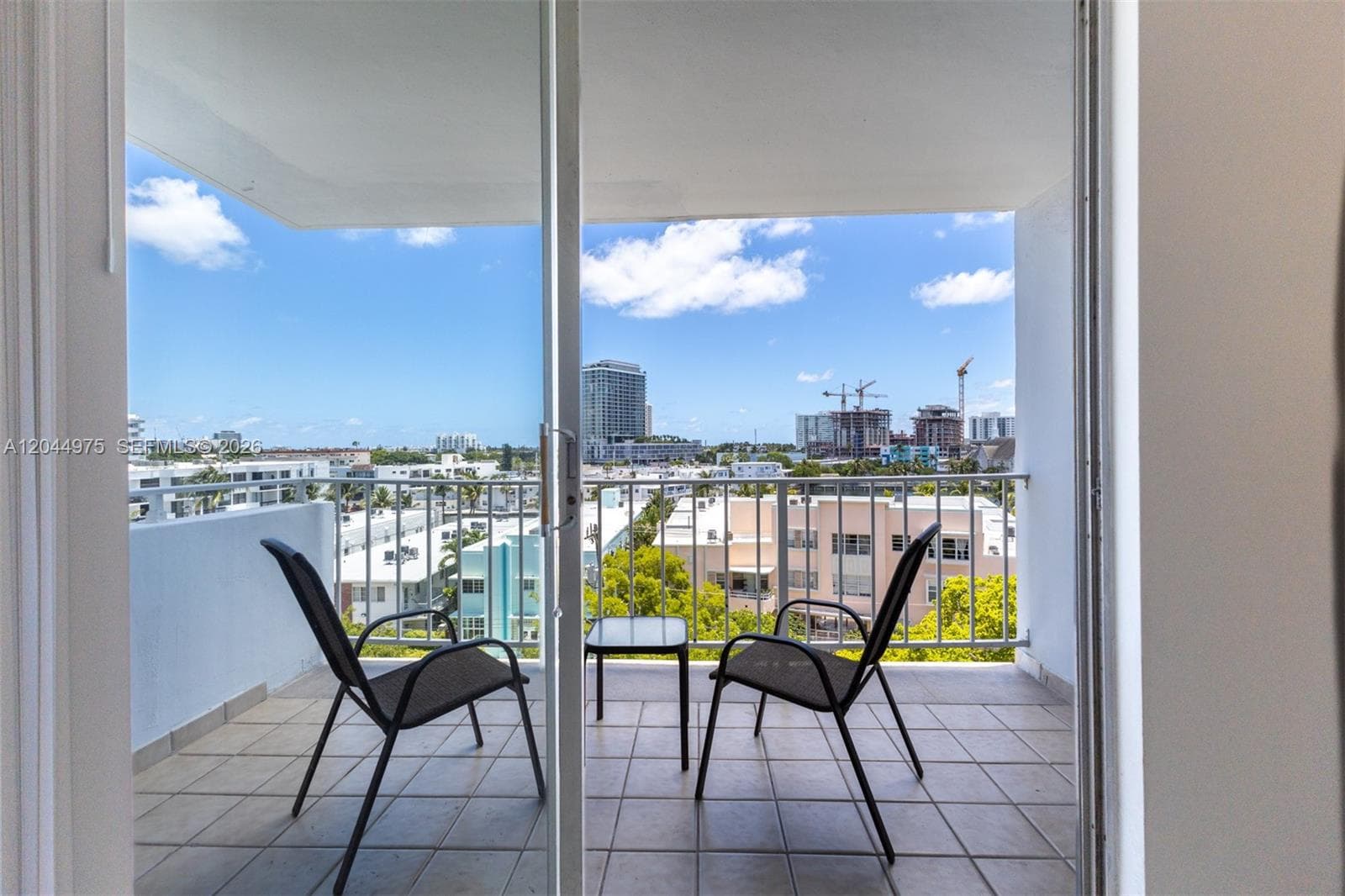 A12044975 — Miami Beach — 4