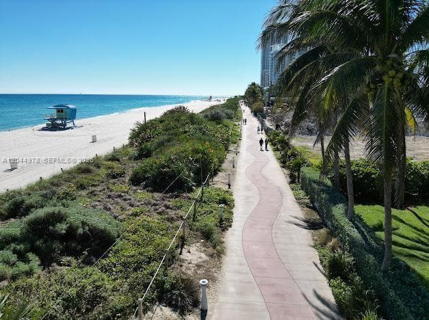 A12044978 — Miami Beach — 23