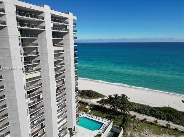A12044978 — Miami Beach