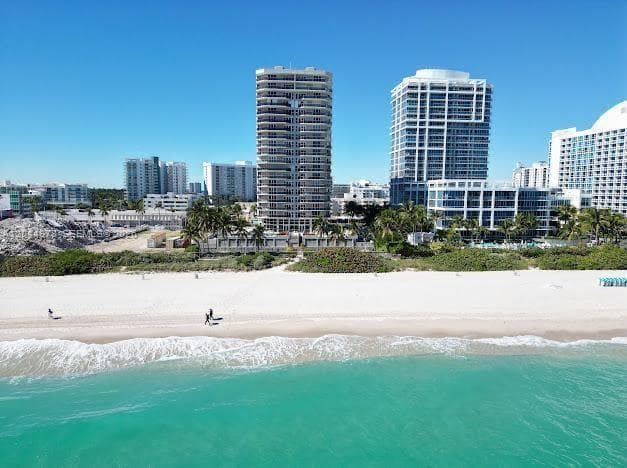 A12044978 — Miami Beach — 24