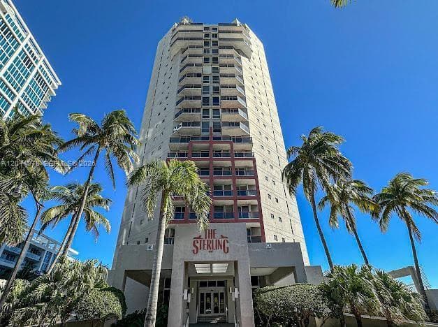 A12044978 — Miami Beach — 29
