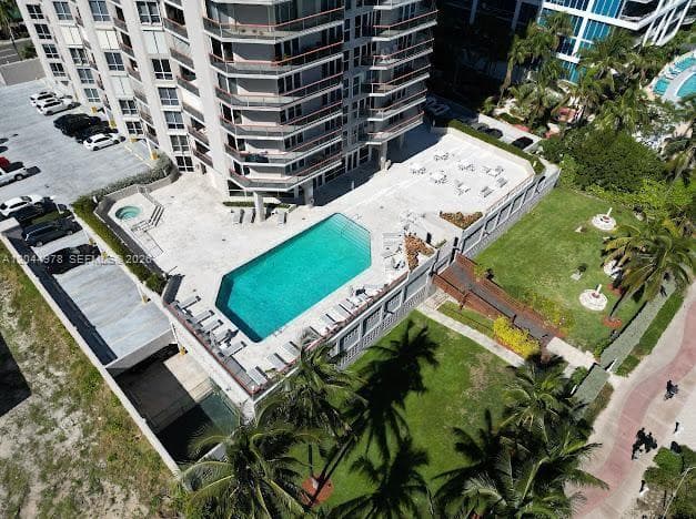 A12044978 — Miami Beach — 25