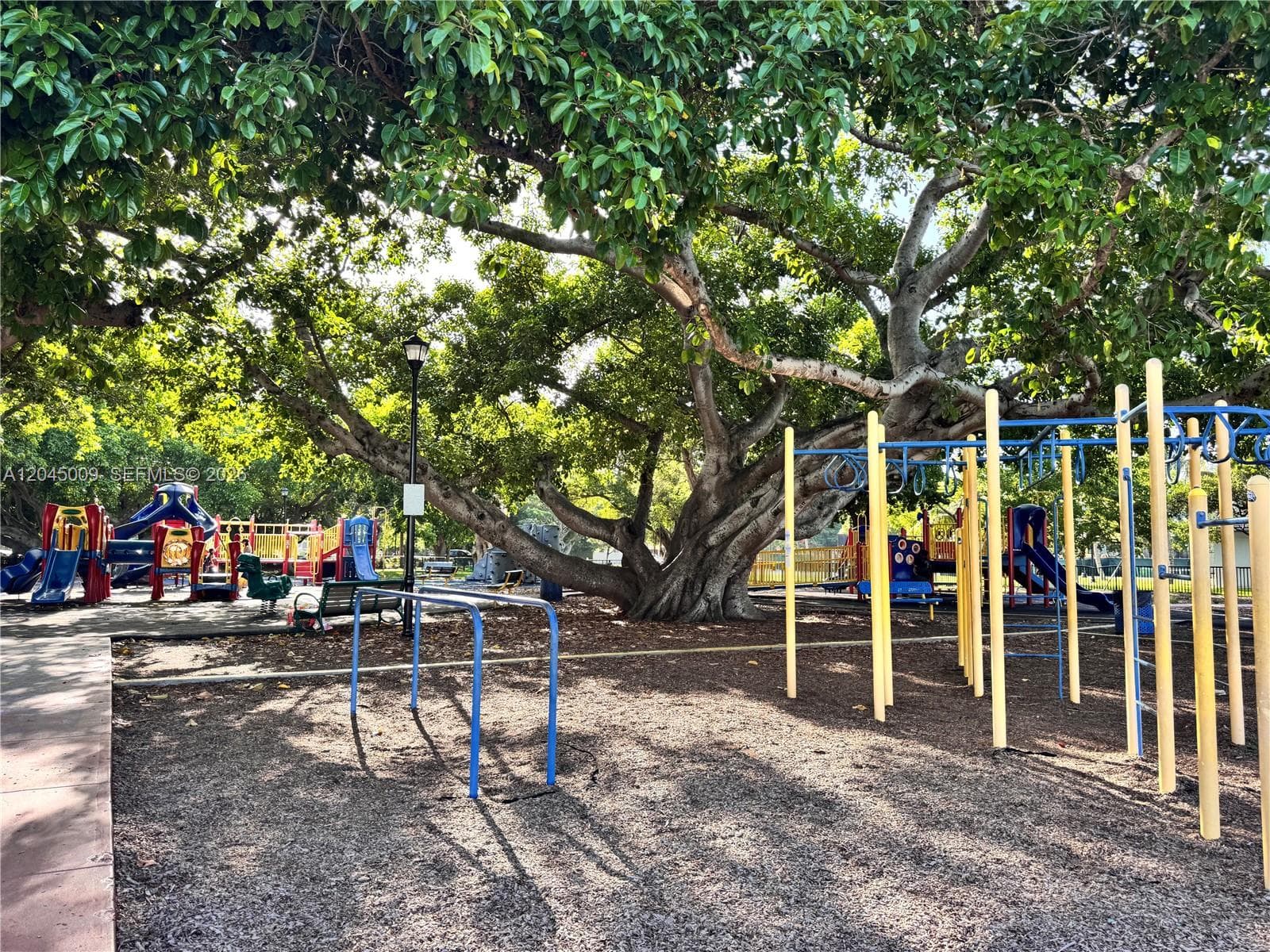 A12045009 — Miami Beach — 38