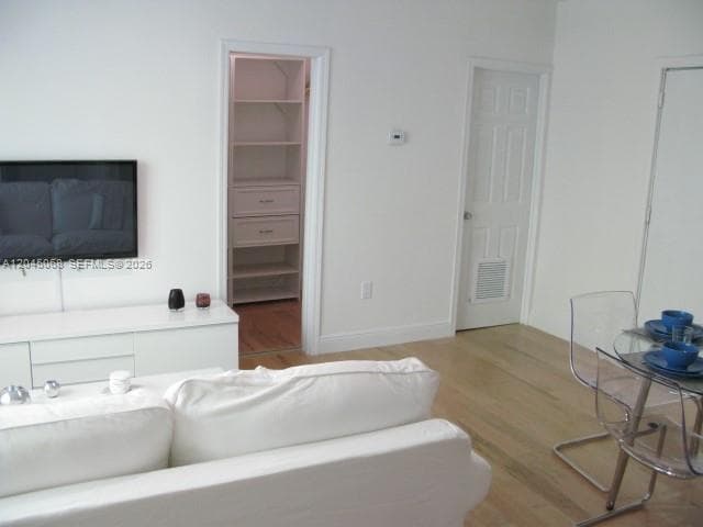 A12045068 — Miami Beach — 5