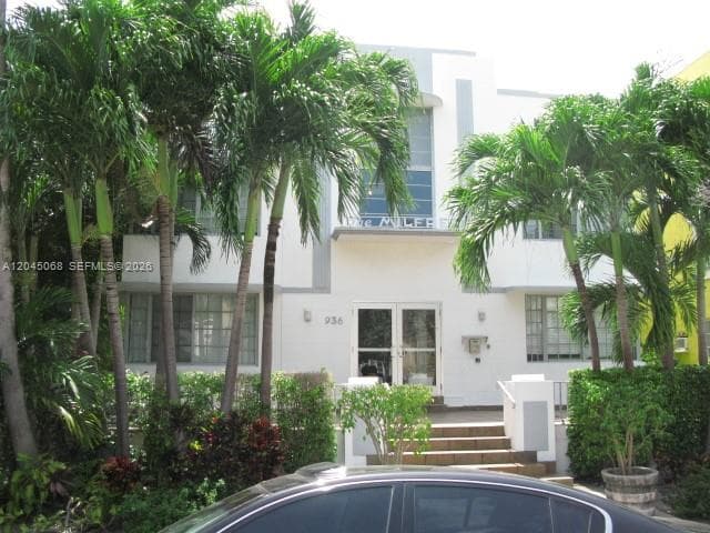A12045068 — Miami Beach — 19