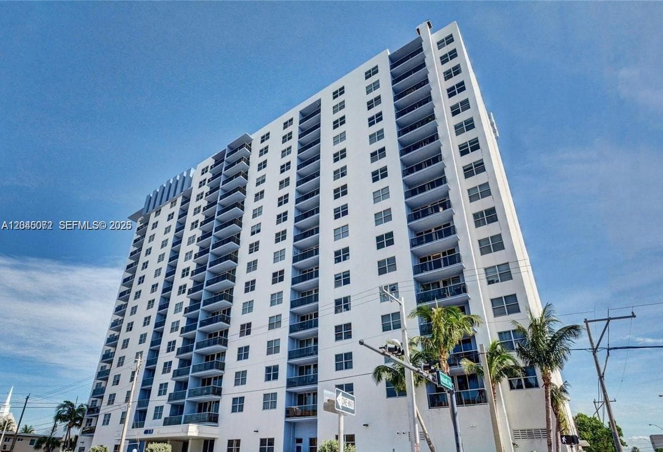 A12045072 — Miami Beach — 25