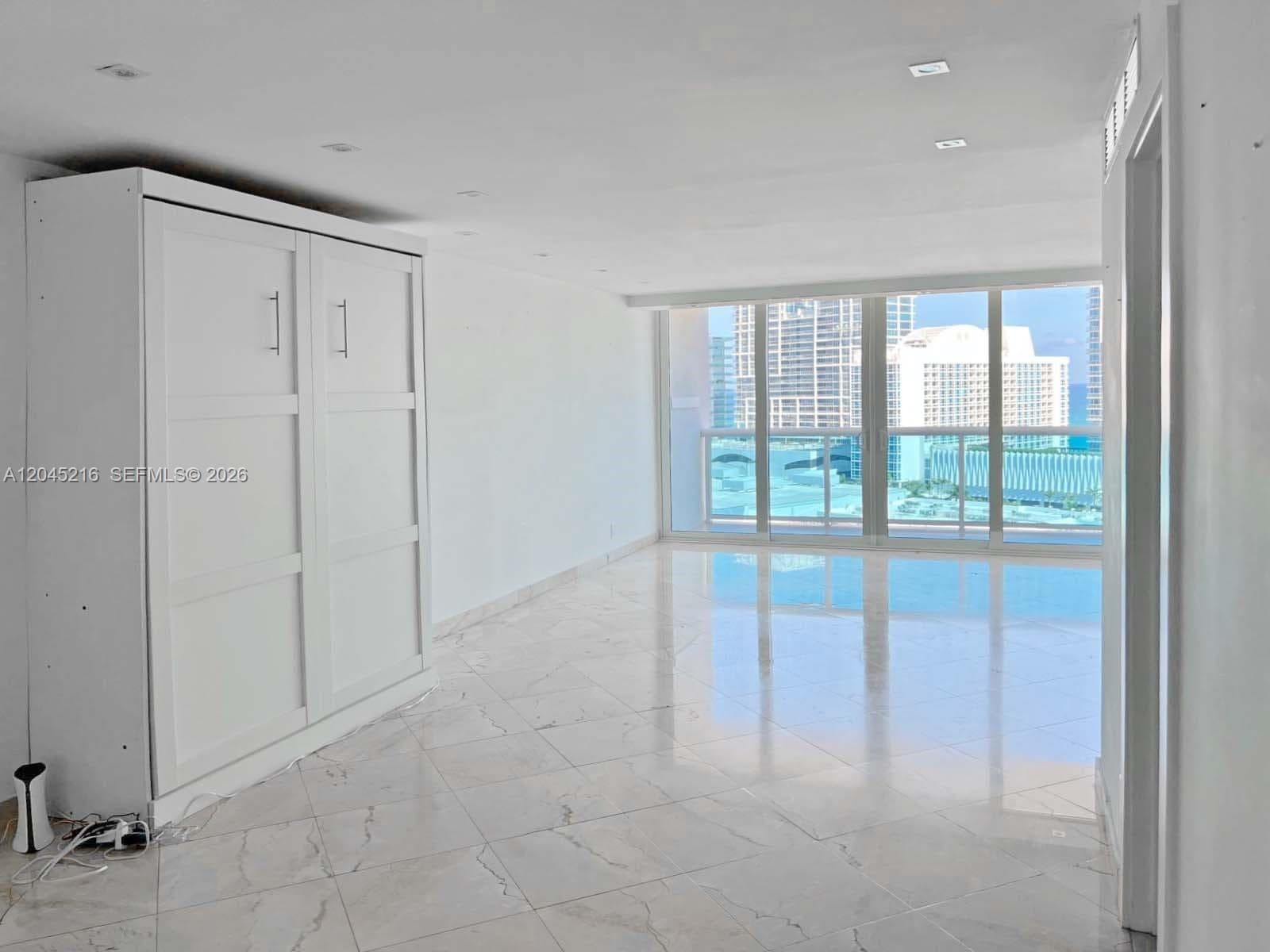A12045216 — Miami Beach — 6