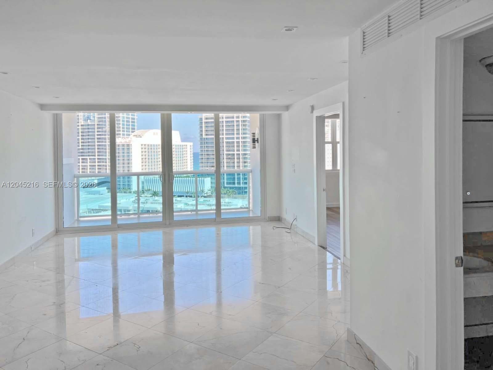 A12045216 — Miami Beach — 3