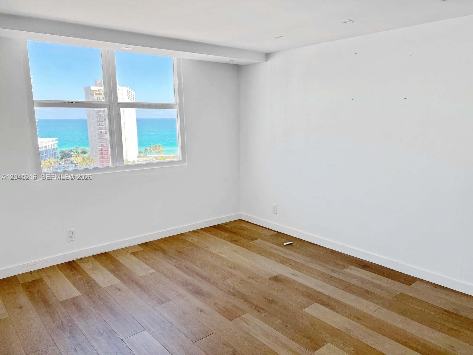 A12045216 — Miami Beach — 8