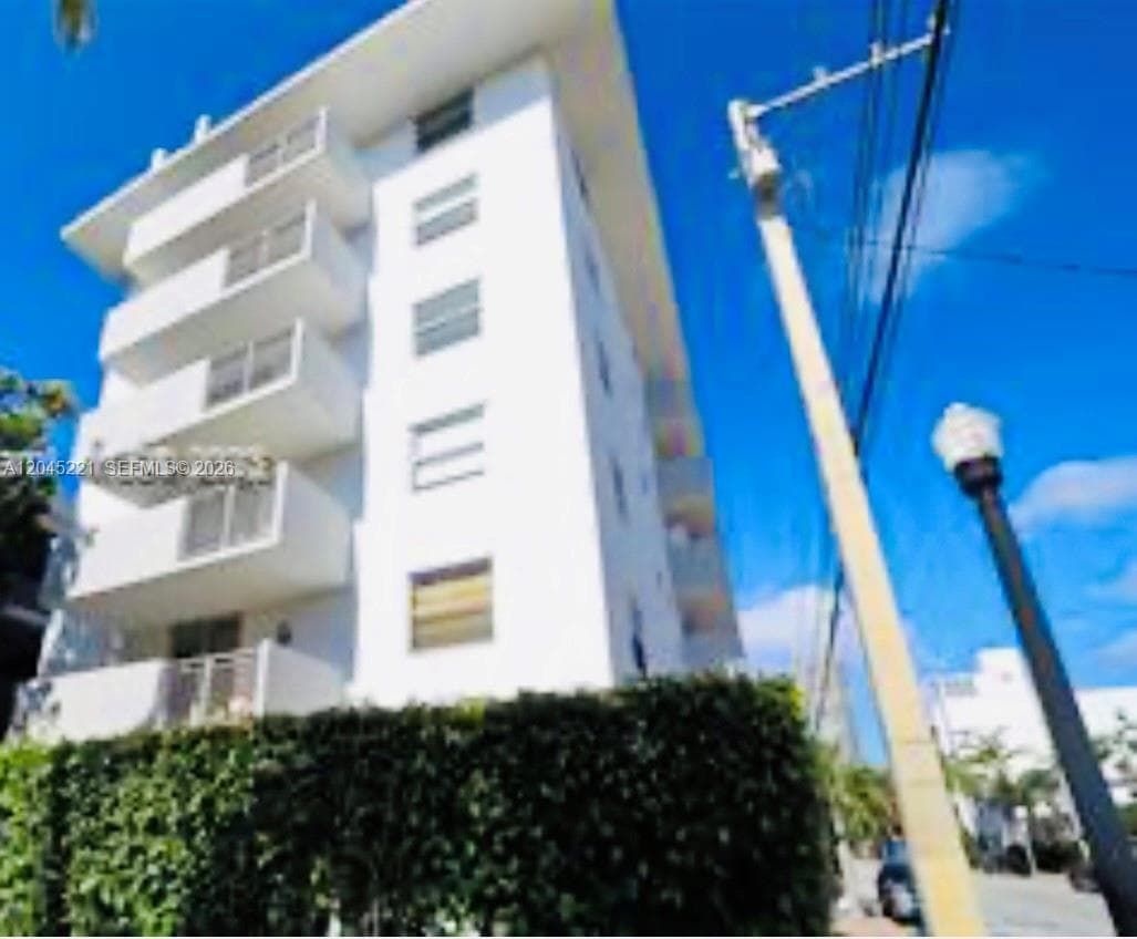 A12045221 — Miami Beach