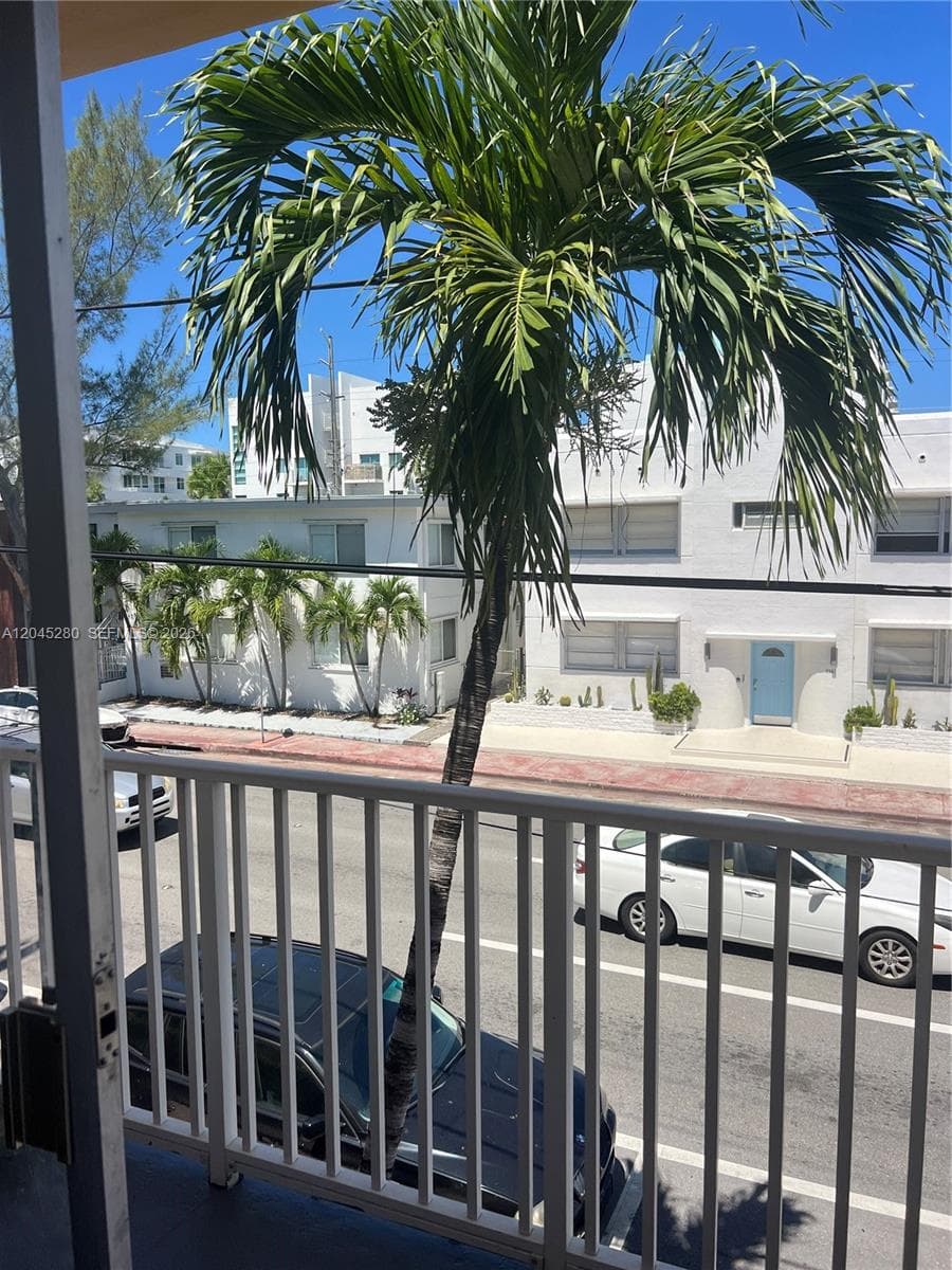 A12045280 — Miami Beach — 9