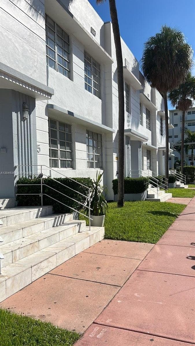 A12045361 — Miami Beach