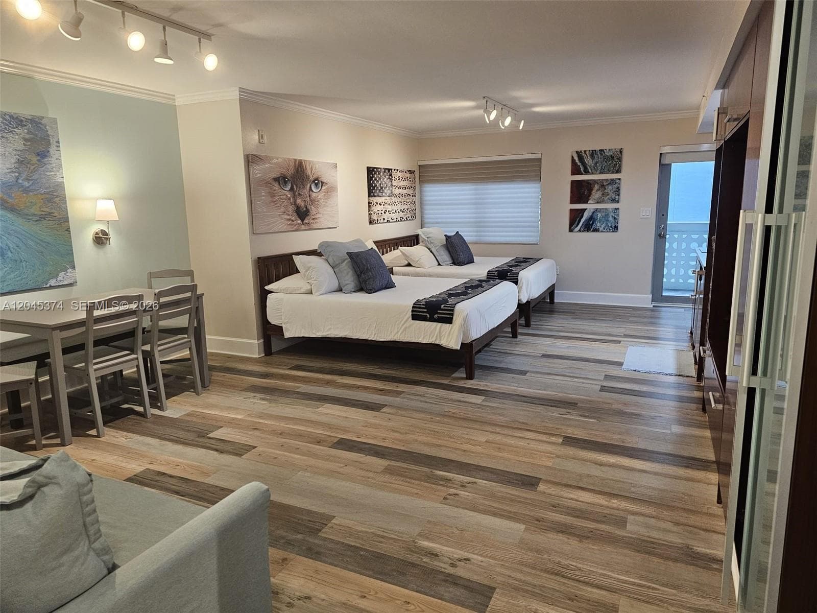 A12045374 — Miami Beach