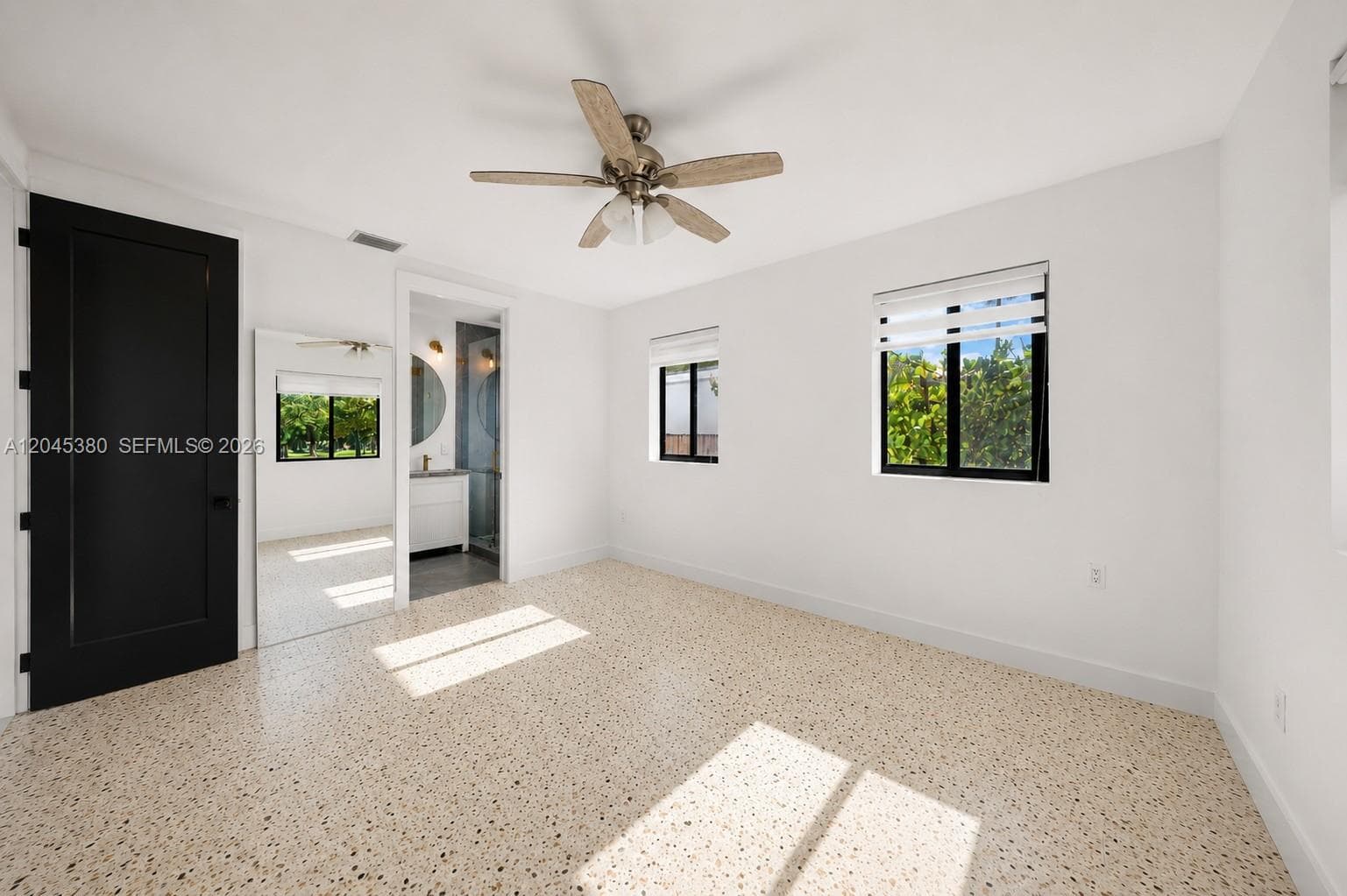 A12045380 — Miami Beach — 2