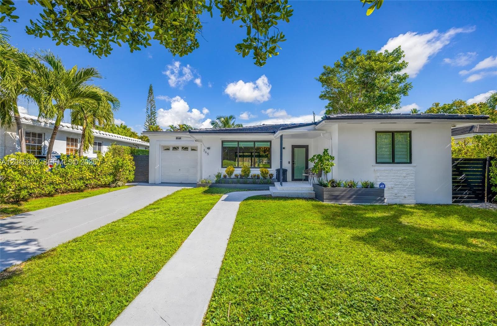 A12045380 — Miami Beach — 16