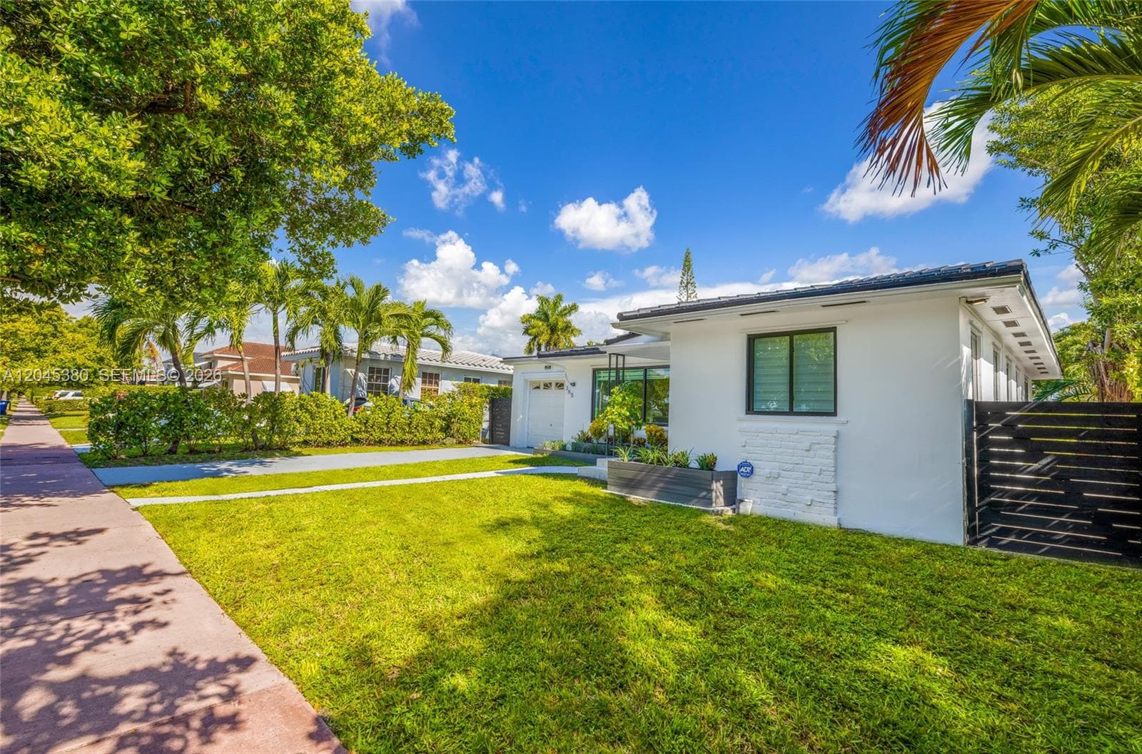 A12045380 — Miami Beach — 15