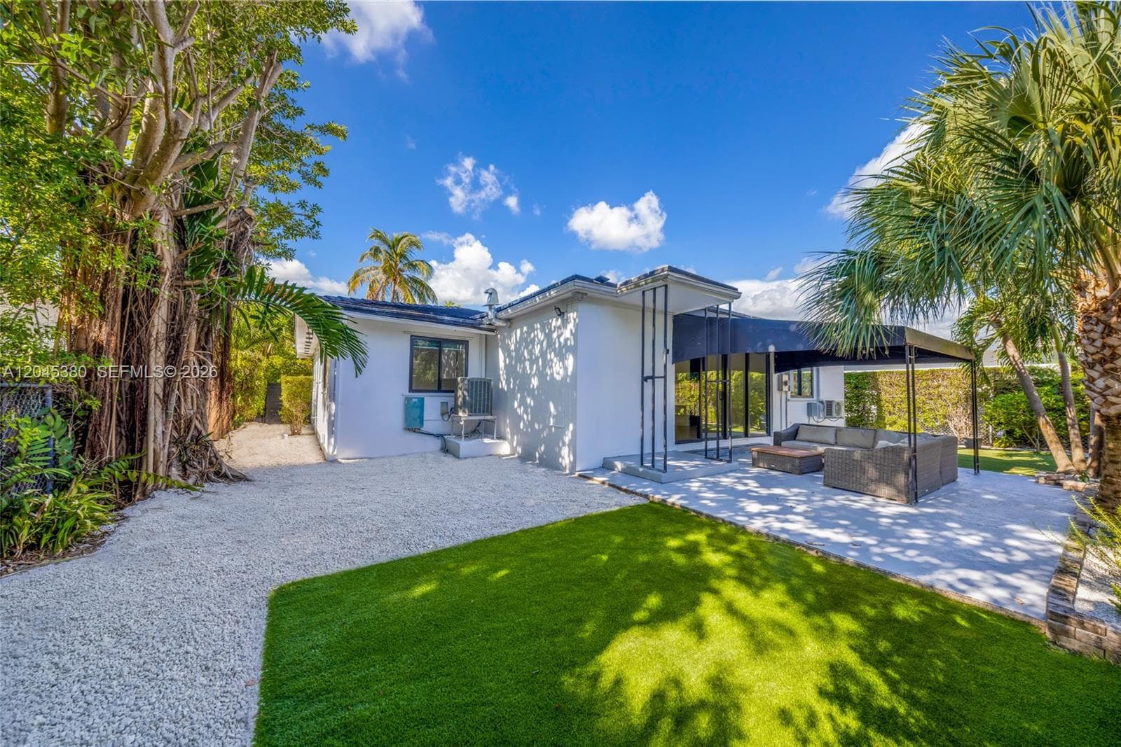 A12045380 — Miami Beach — 19