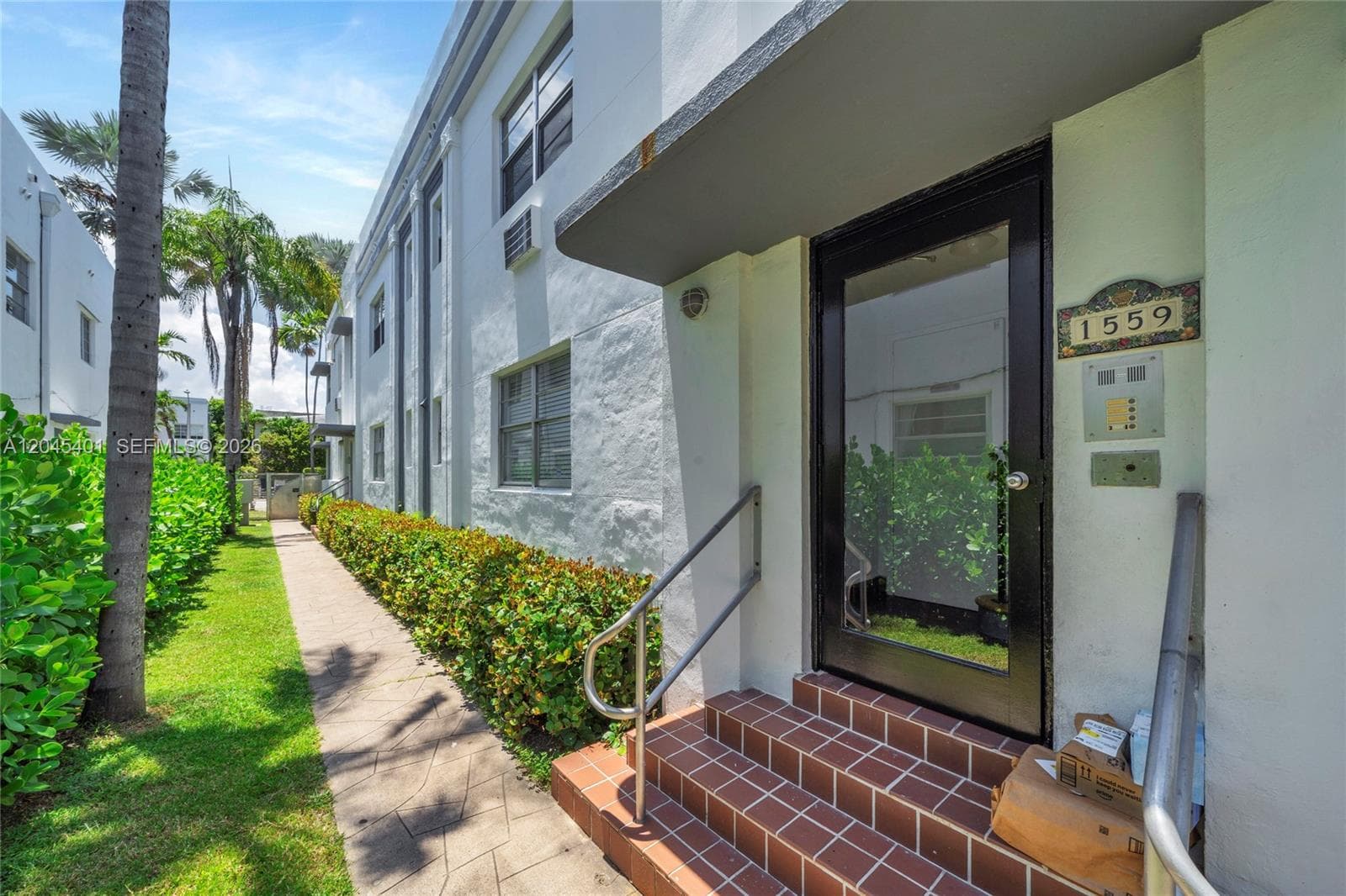 A12045401 — Miami Beach — 22
