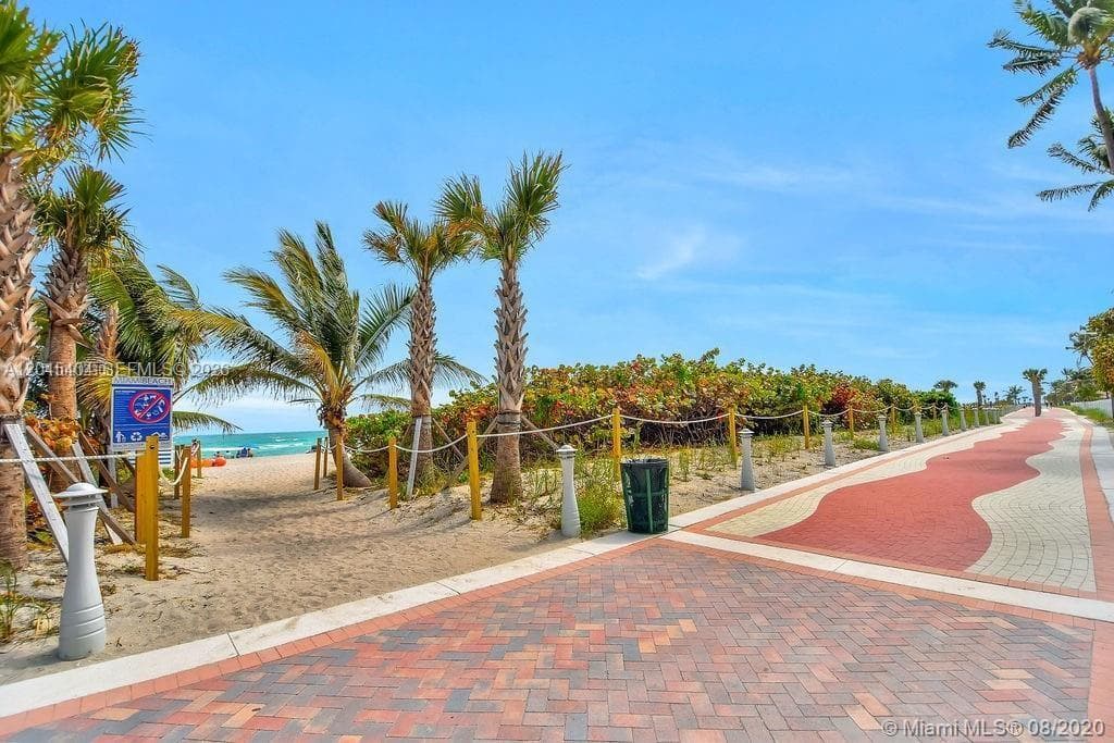 A12045404 — Miami Beach — 27