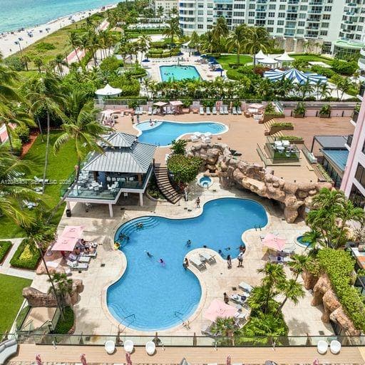 A12045404 — Miami Beach — 2