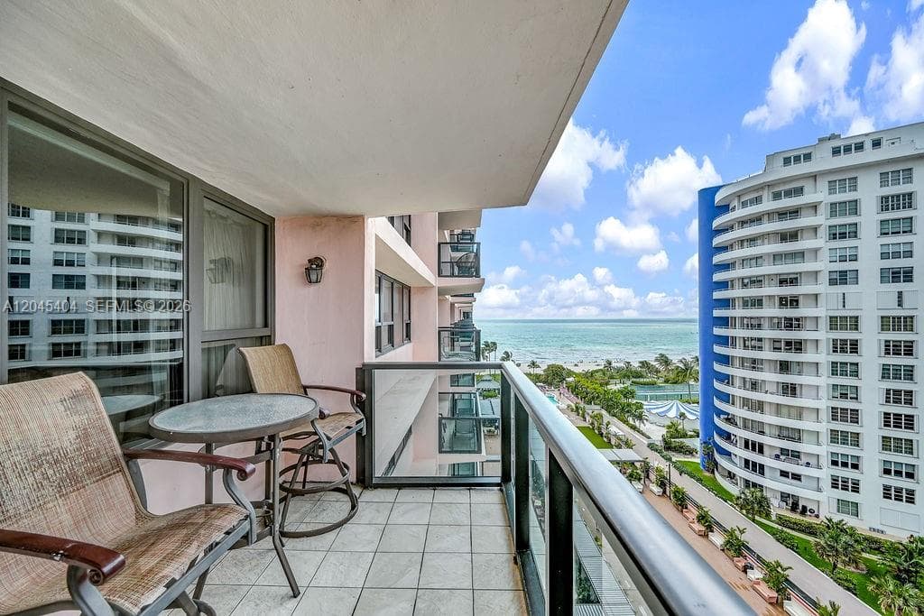 A12045404 — Miami Beach — 6