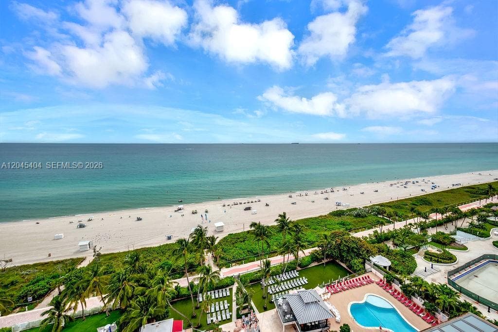 A12045404 — Miami Beach — 26