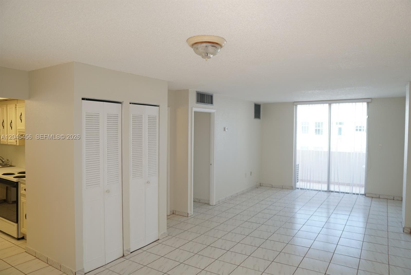 A12045456 — Miami Beach — 2