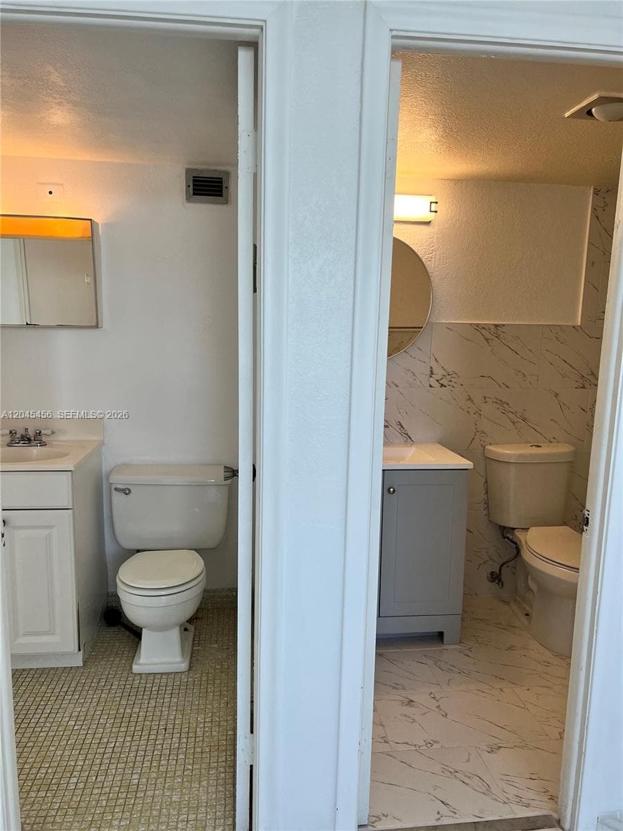 A12045456 — Miami Beach — 17