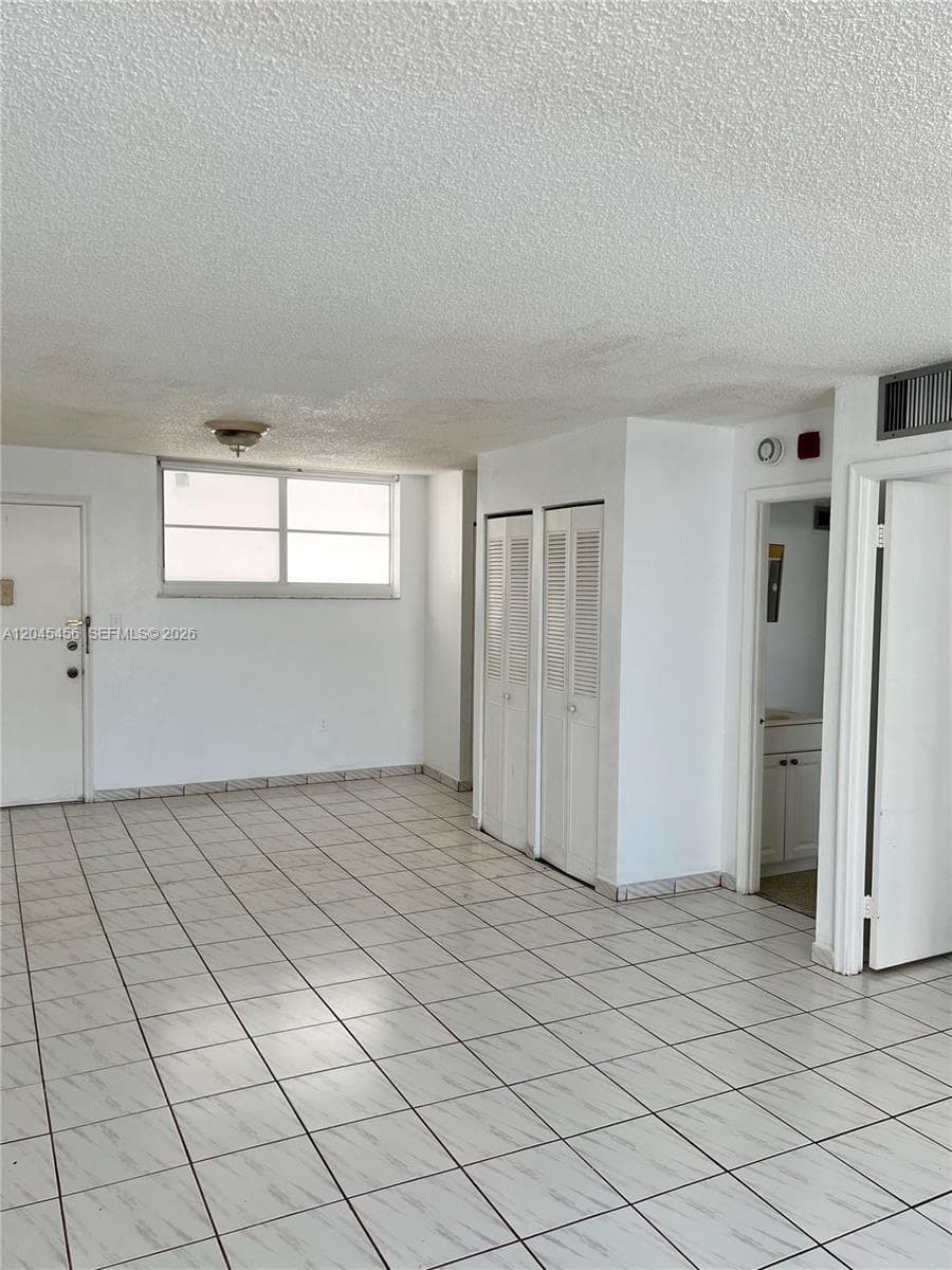 A12045456 — Miami Beach — 5