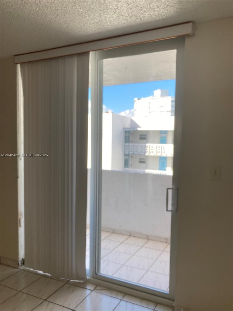 A12045456 — Miami Beach — 10
